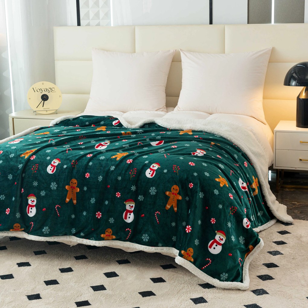 Patura miel din microplus de Craciun SNOWMAN AND GINGERBREAD, verde inchis Dimensiune: 200 x 220 cm