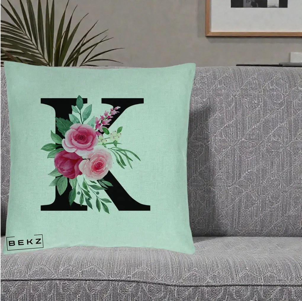 Cadou Personalizat - Perna Personalizata Monograma Florala Litera K, 40x40 cm, Verde Menta, Husa Detasabila, Perna Inclusa, BEKZ®