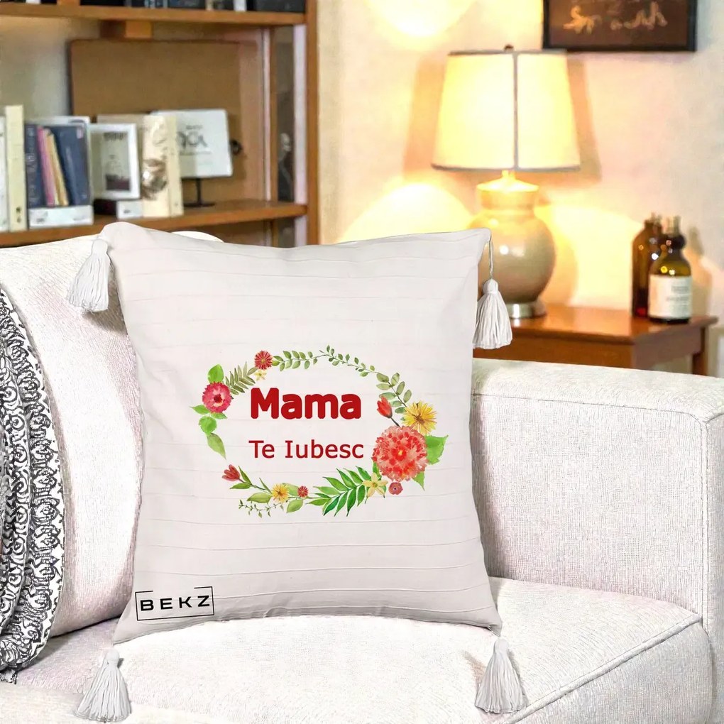 Cadou pentru Mama - Perna Personalizata Mama Te Iubesc Flori Rosii, 40x40 cm, Bej cu Franjuri, Husa Detasabila, Perna Inclusa, BEKZ®