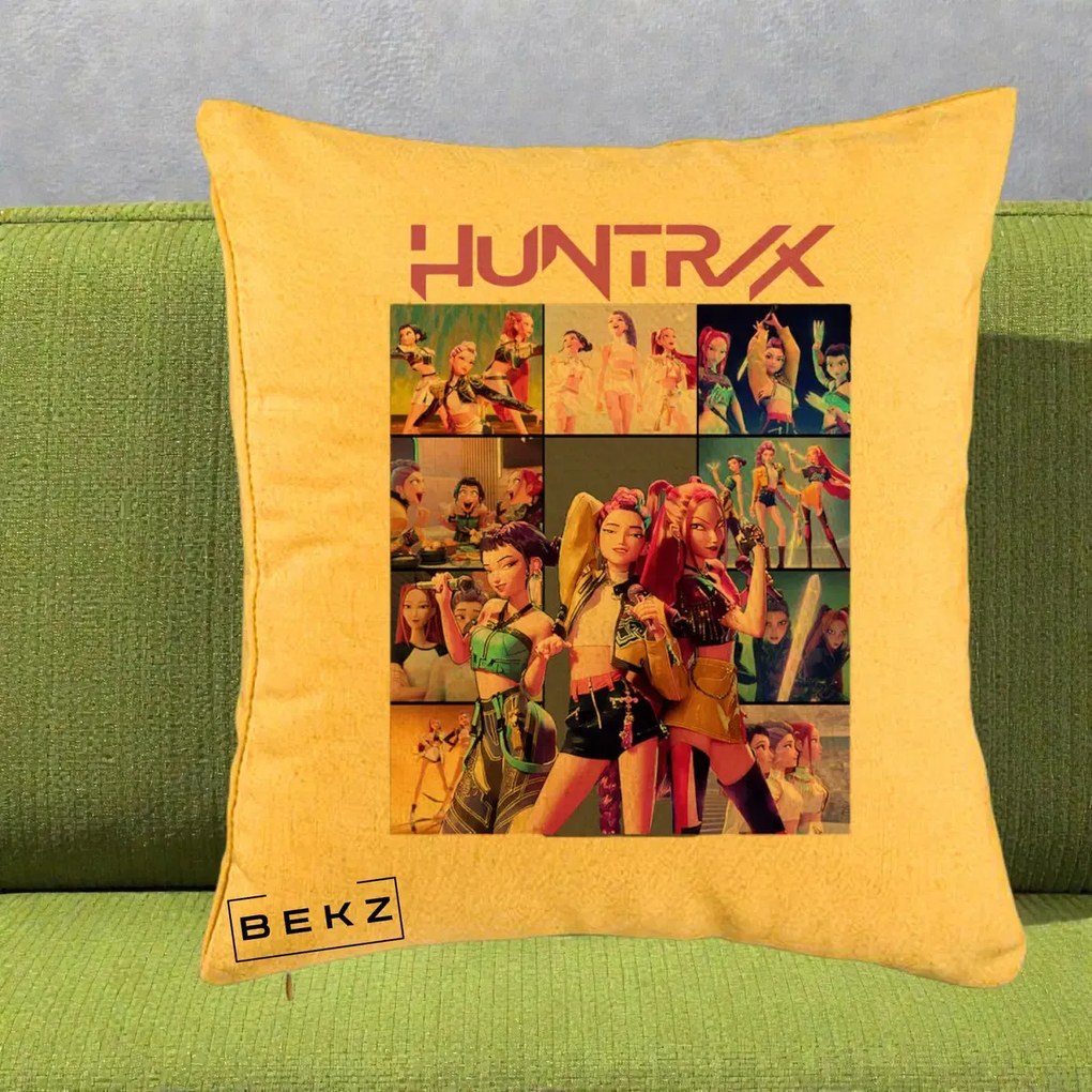 Perna Personalizata K-pop HUNTRX Colaj Animat Foto Grup, 40x40 cm, Galben, Husa Detasabila, Perna Inclusa, BEKZ®
