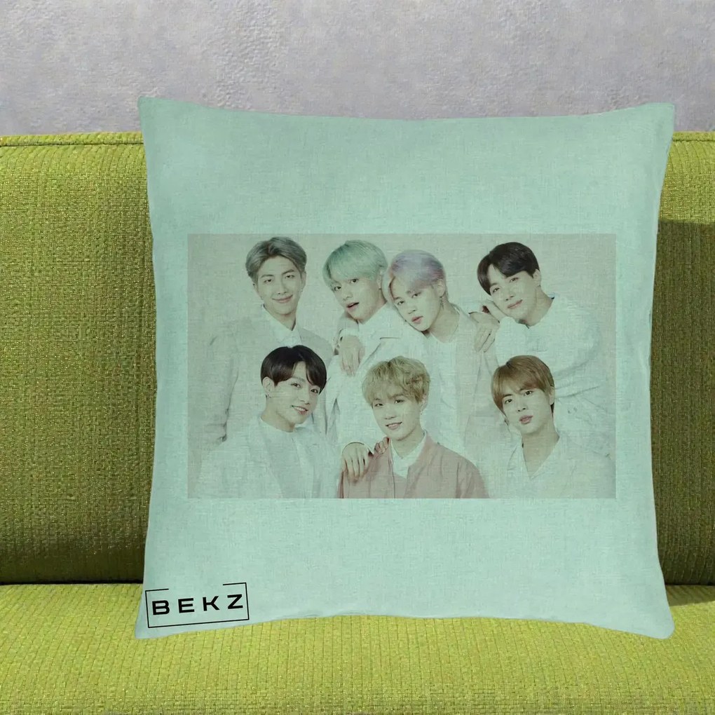 Perna Personalizata K-pop BTS Foto Grup Landscape Pastel, 40x40 cm, Verde Menta, Husa Detasabila, Perna Inclusa, BEKZ®