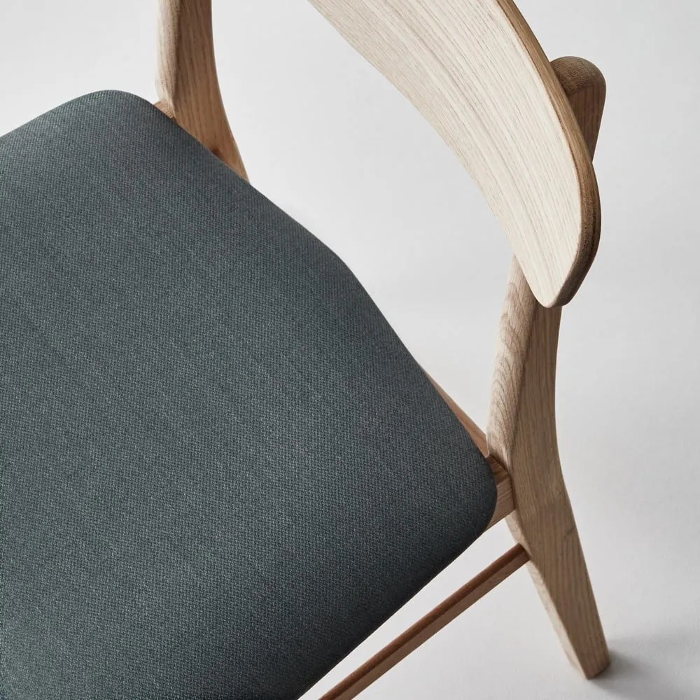 Scaun tapițat din lemn de stejar Findahl by Hammel Mosbol, natural-gri