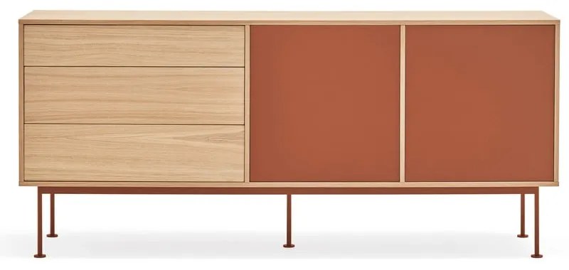 Comodă cu aspect de lemn de stejar Teulat Yoko, lățime 180 cm, roșu cărămiziu