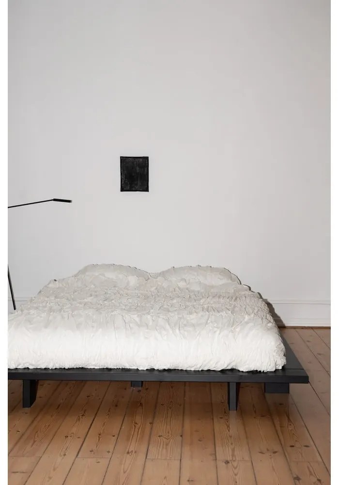 Pat dublu negru din lemn de pin cu grilă 160x200 cm Japan - Karup Design