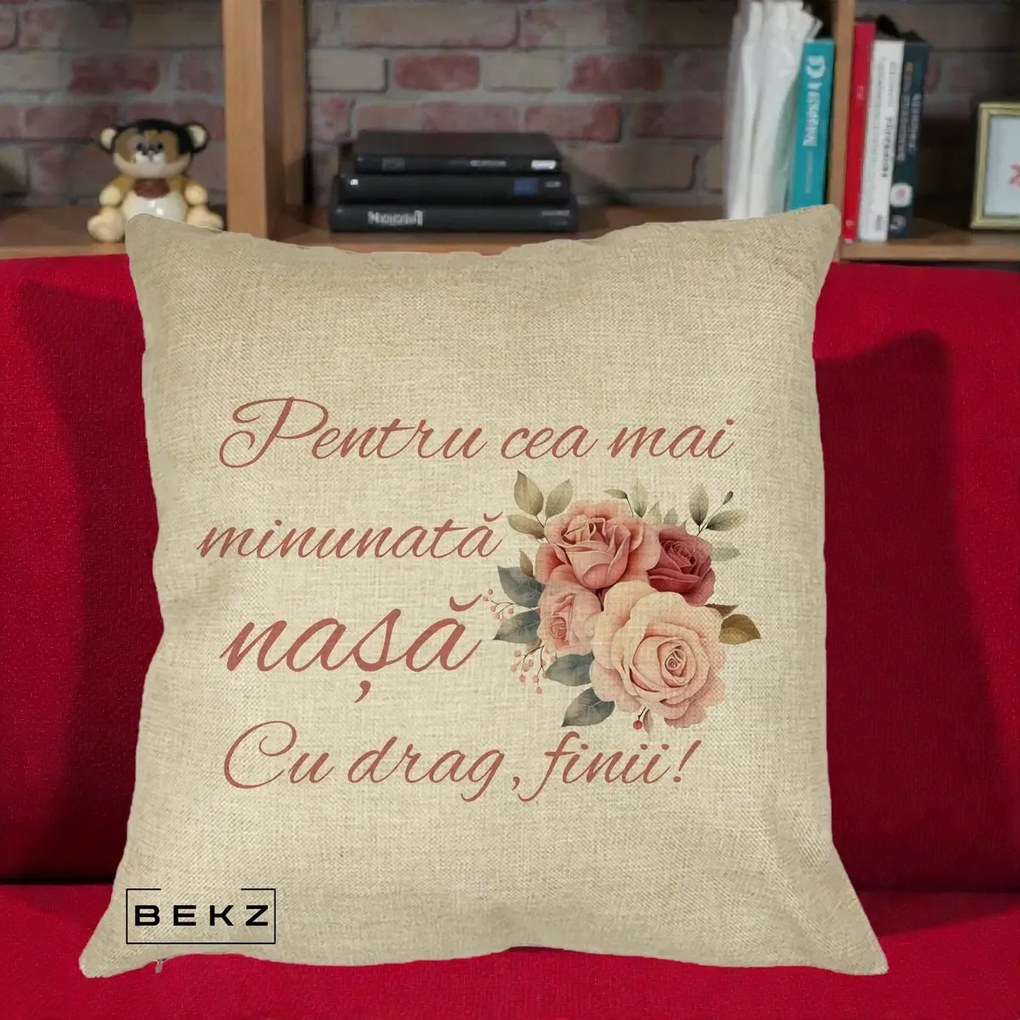 Cadou pentru Nasa - Perna Personalizata Pentru Cea mai Minunata Nasa Cu drag Finii, 40x40 cm, Crem, Husa Detasabila, Perna Inclusa, BEKZ®