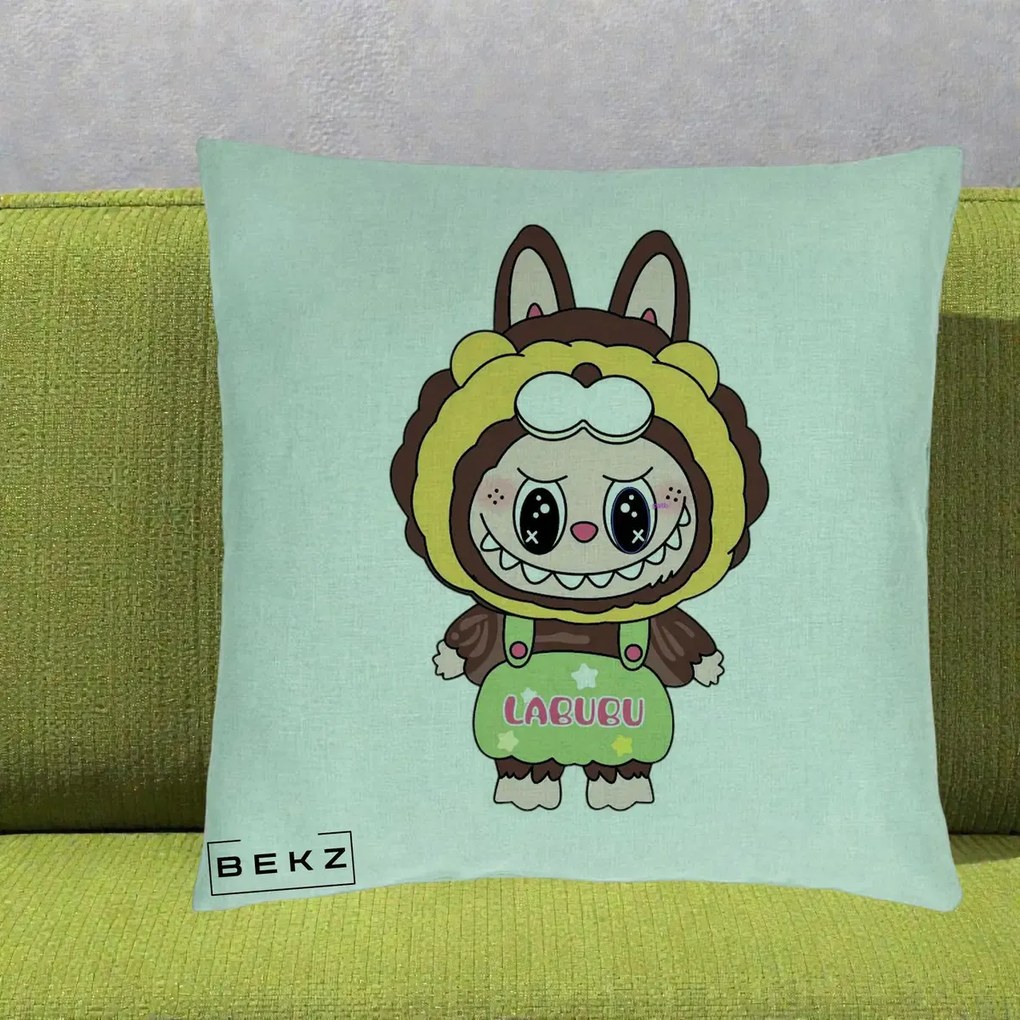 Perna Personalizata Labubu Leu Galben cu Salopeta, 40x40 cm, Verde Menta, Husa Detasabila, Perna Inclusa, BEKZ®