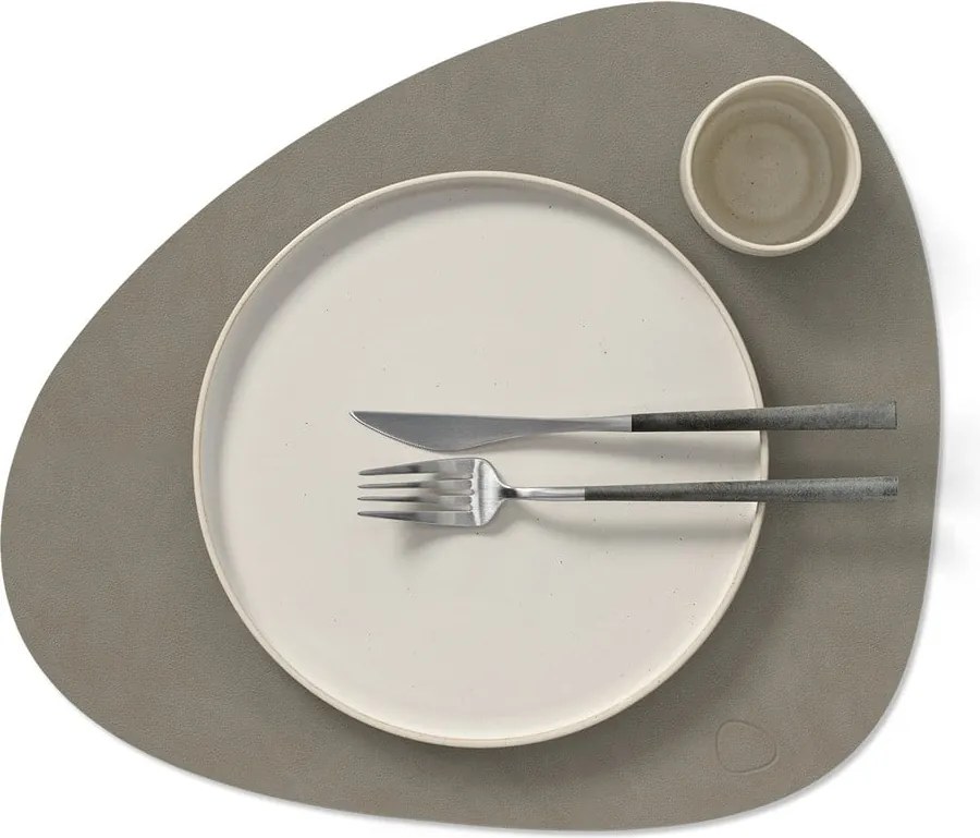 Suport pentru farfurii din piele ecologică 37x44 cm Curve L Nupo – LIND DNA