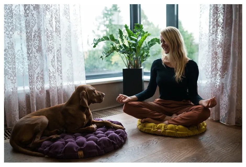 Pernă relaxare cu bile de masaj Linda Vrňáková Bloom, ø 75 cm, galben