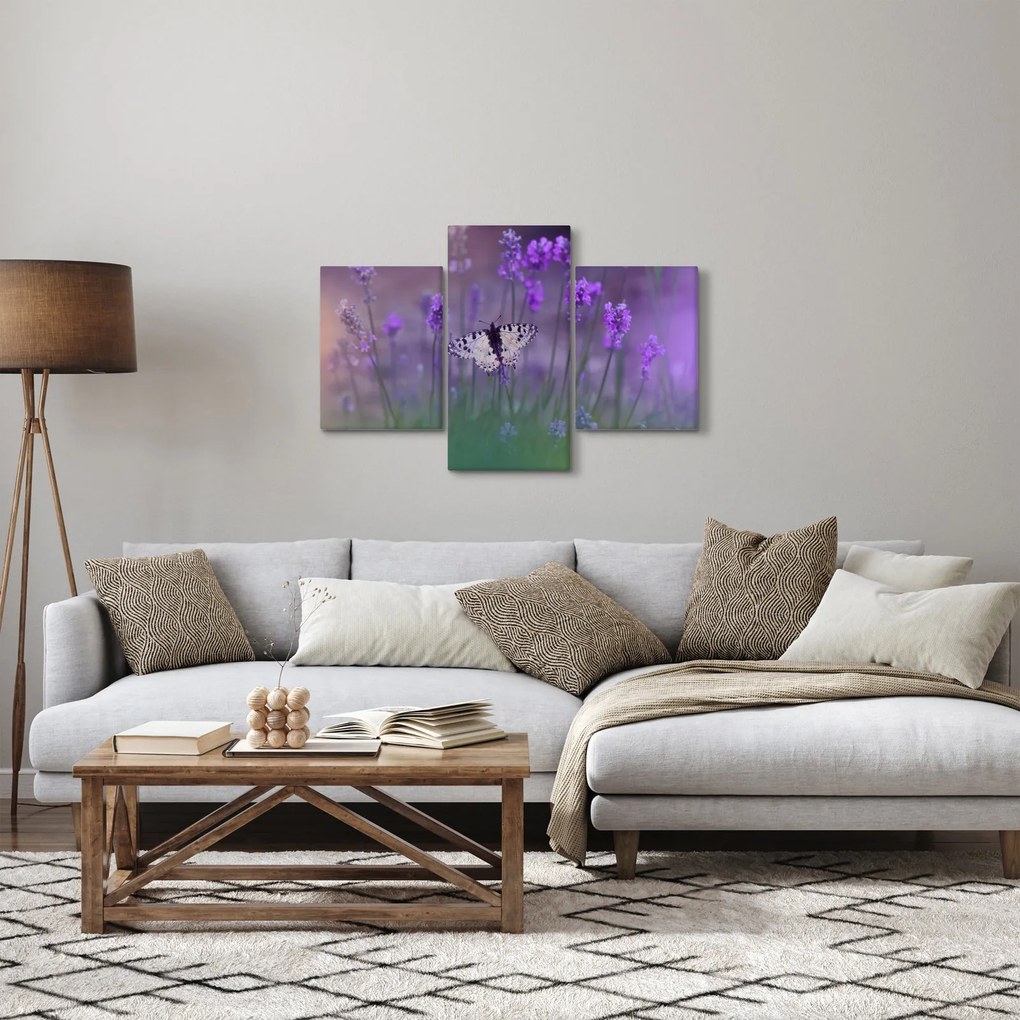 Tablou - fluture în lavandă (90x60 cm)
