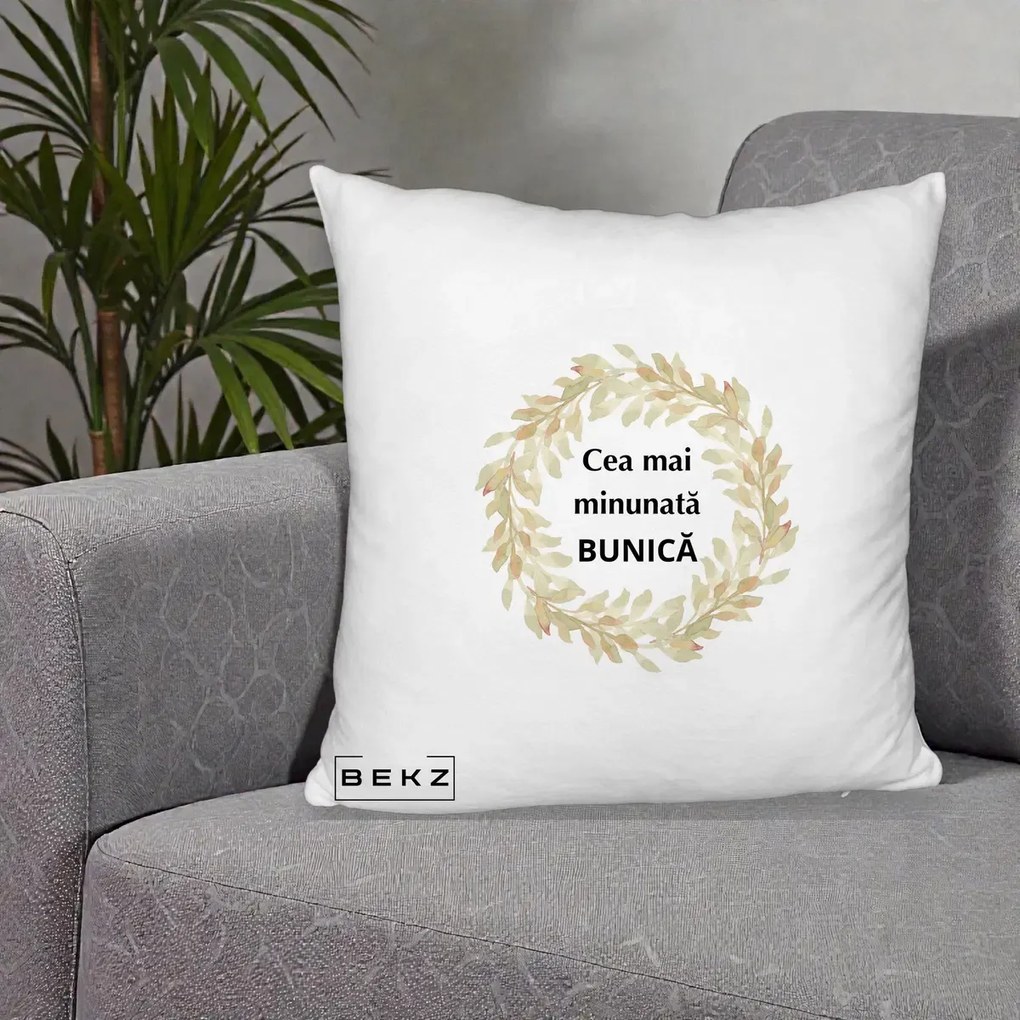 Cadou pentru Bunica - Perna Personalizata Cea Mai Minunata Bunica Coronita Frunze Acuarela, 40x40 cm, Alb Pufos, Husa Detasabila, Perna Inclusa, BEKZ®