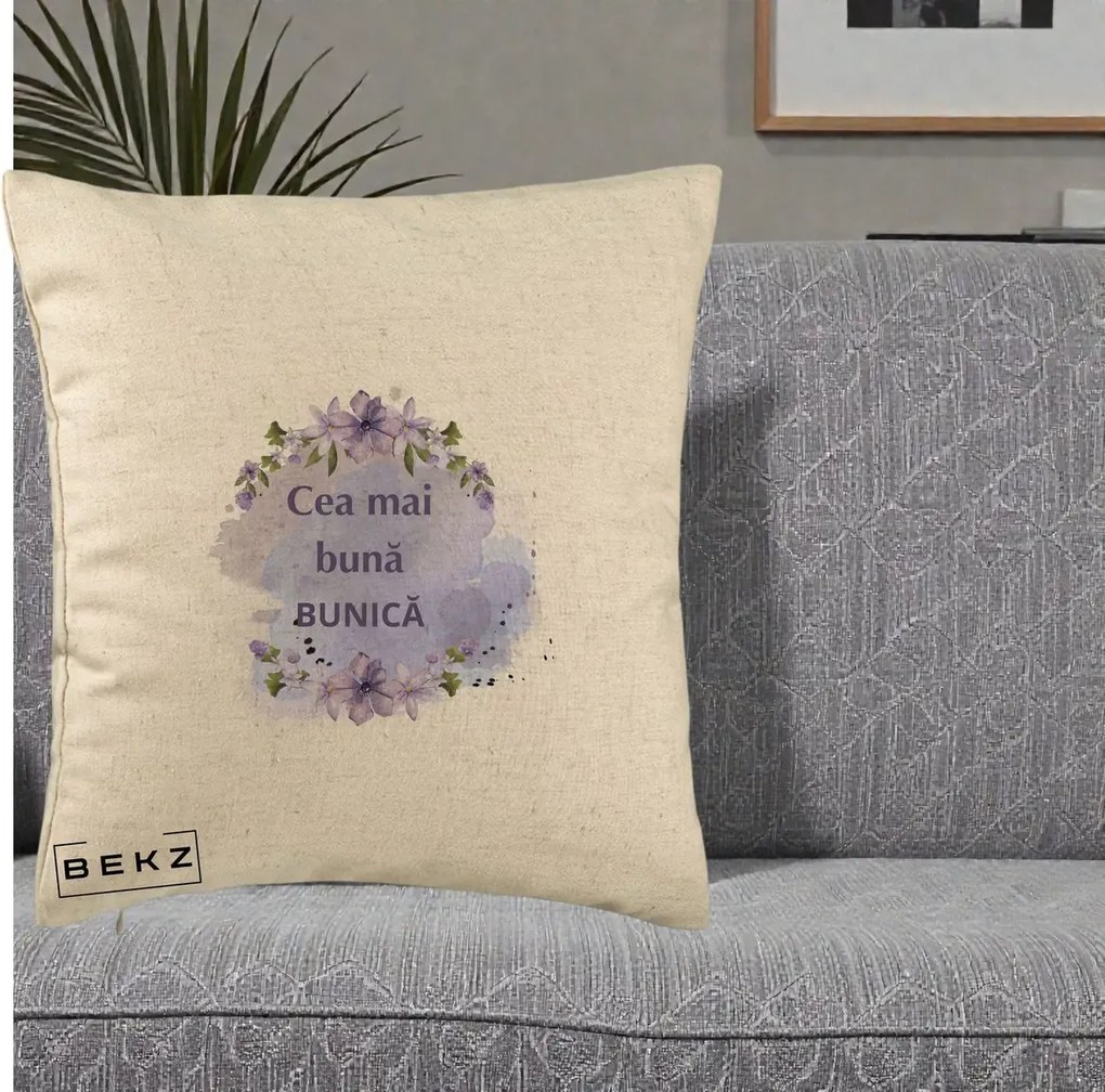Cadou pentru Bunica - Perna Personalizata Cea Mai Buna Bunica Flori Mov Acuarela Negru, 40x40 cm, Bej, Husa Detasabila, Perna Inclusa, BEKZ®