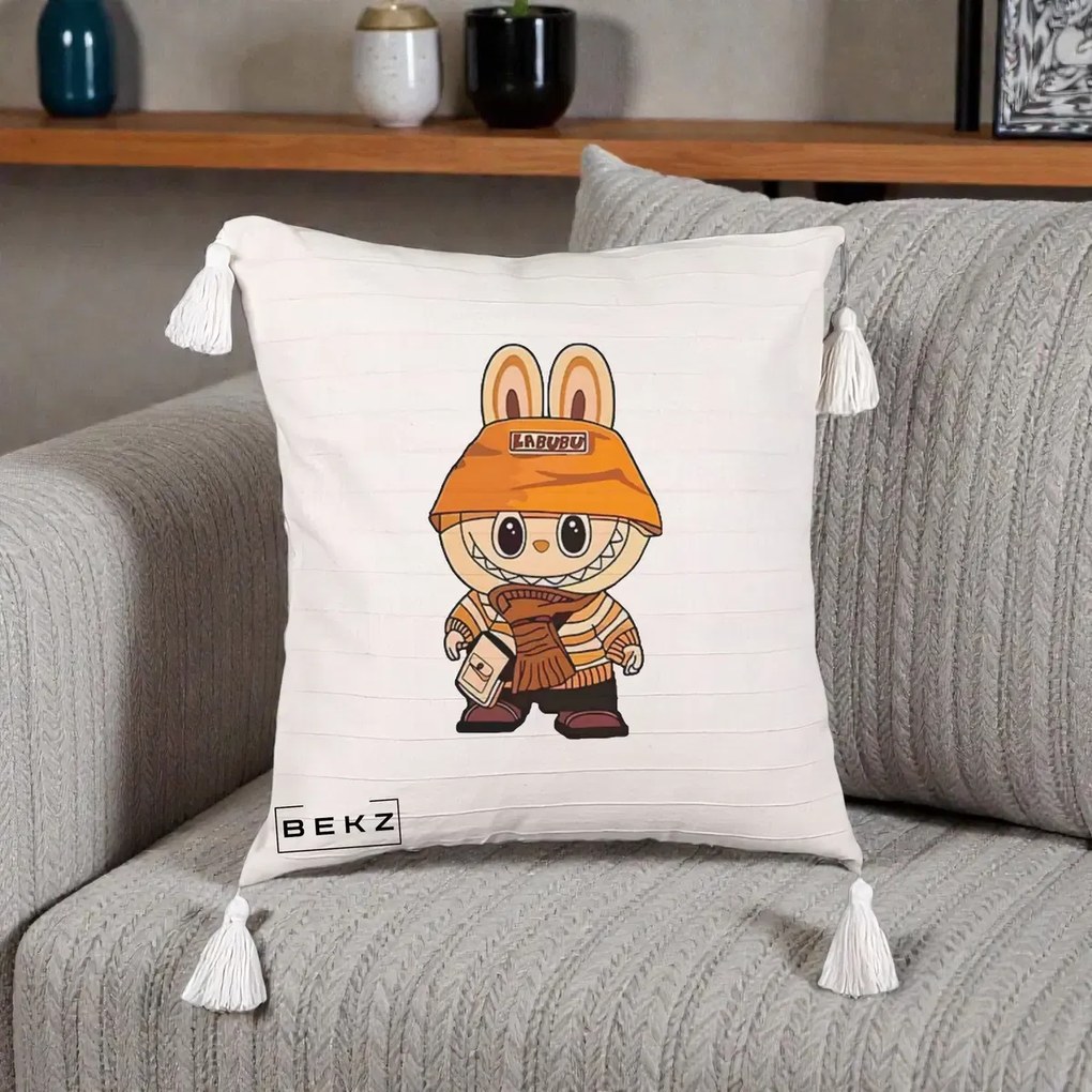 Perna Personalizata Labubu Streetwear Portocaliu, 40x40 cm, Bej cu Franjuri, Husa Detasabila, Perna Inclusa, BEKZ®
