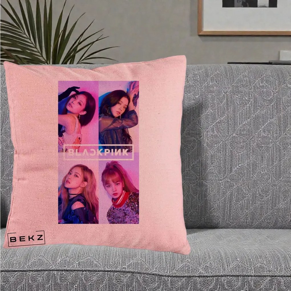 Perna Personalizata K-pop BLACKPINK Poster Colaj 4 Membre Violet Roz, 40x40 cm, Roz, Husa Detasabila, Perna Inclusa, BEKZ®