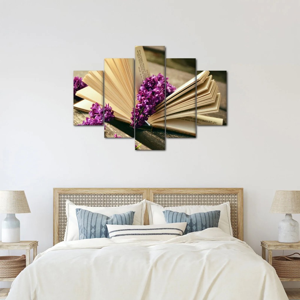 Tablou cu carte și floare violetă (150x105 cm)