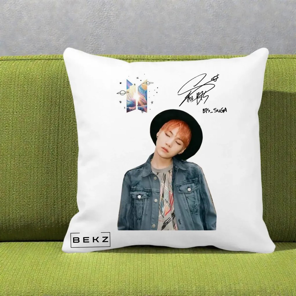 Perna Personalizata K-pop BTS Suga par Portocaliu Palarie Autograf, 40x40 cm, Alba Mata, Husa Detasabila, Perna Inclusa, BEKZ®