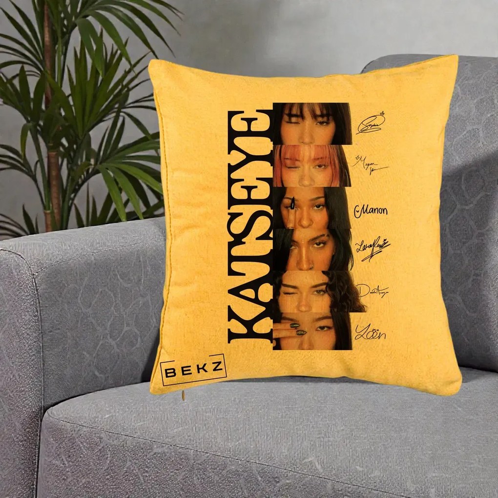 Perna Personalizata K-pop KATSEYE Semnaturi Membre Foto, 40x40 cm, Galben, Husa Detasabila, Perna Inclusa, BEKZ®