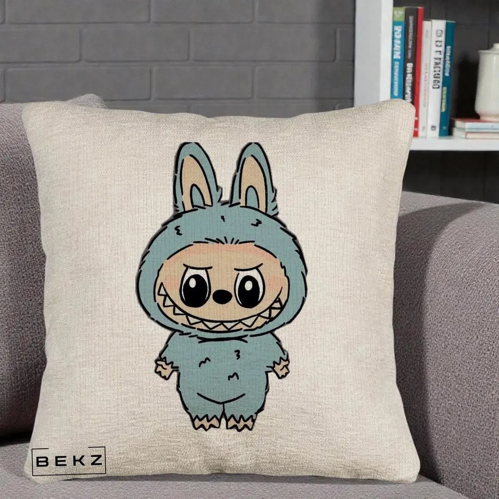 Perna Personalizata Labubu Albastru-Gri Solo, 40x40 cm, Bej Canapea, Husa Detasabila, Perna Inclusa, BEKZ®