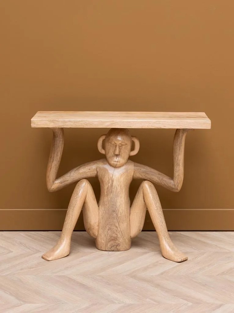 Măsuță laterală din lemn masiv de mango, natur, cu blat dreptunghiular susținut de o sculptură de maimuță cioplită manual, finisaj natural,