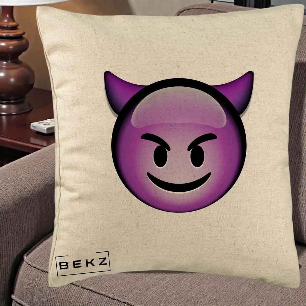 Perna Decorativa Emoji Diavol Mov, 40x40 cm, Bej, Husa Detasabila, Perna Inclusa, BEKZ®