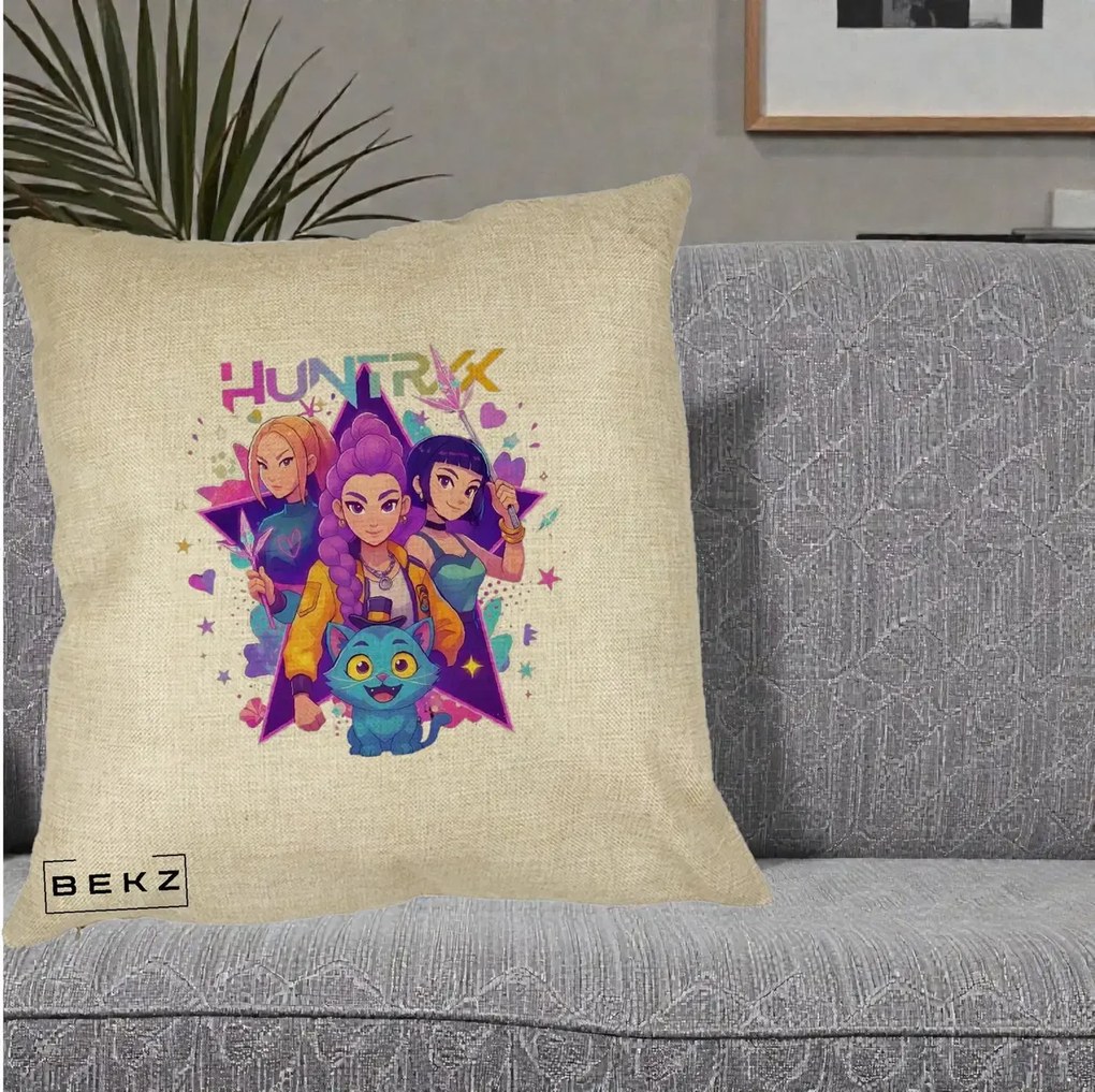 Perna Personalizata K-pop HUNTRX Trio cu Pisica Stele, 40x40 cm, Crem, Husa Detasabila, Perna Inclusa, BEKZ®