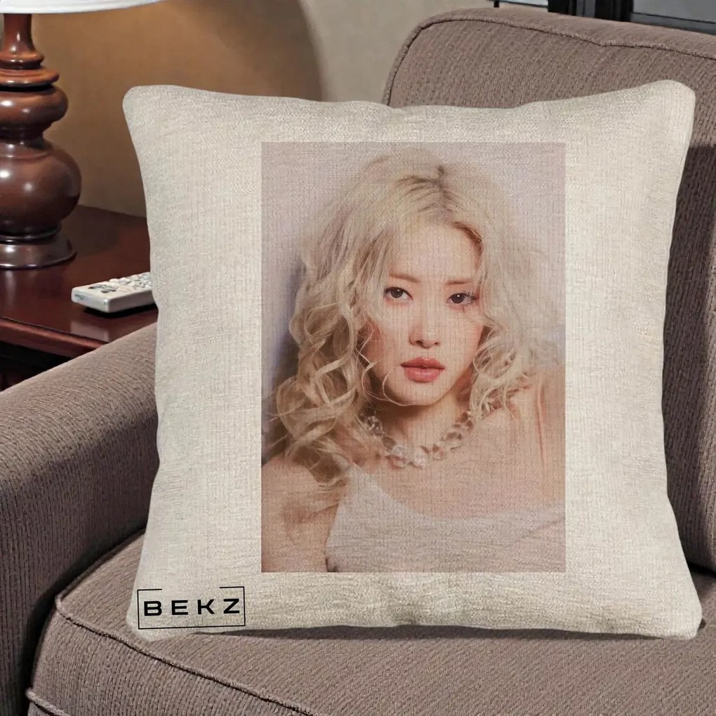 Perna Personalizata K-pop BLACKPINK Rose, 40x40 cm, Bej Canapea, Husa Detasabila, Perna Inclusa, BEKZ®