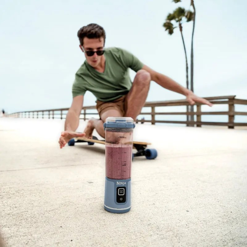Blender portabil Ninja Blast BC151EUNV, 7,4 W, 530 ml, 6 lame din otel, Zdrobire gheata, Pana la 10 cicluri, Fara BPA, USB-C, Albastru