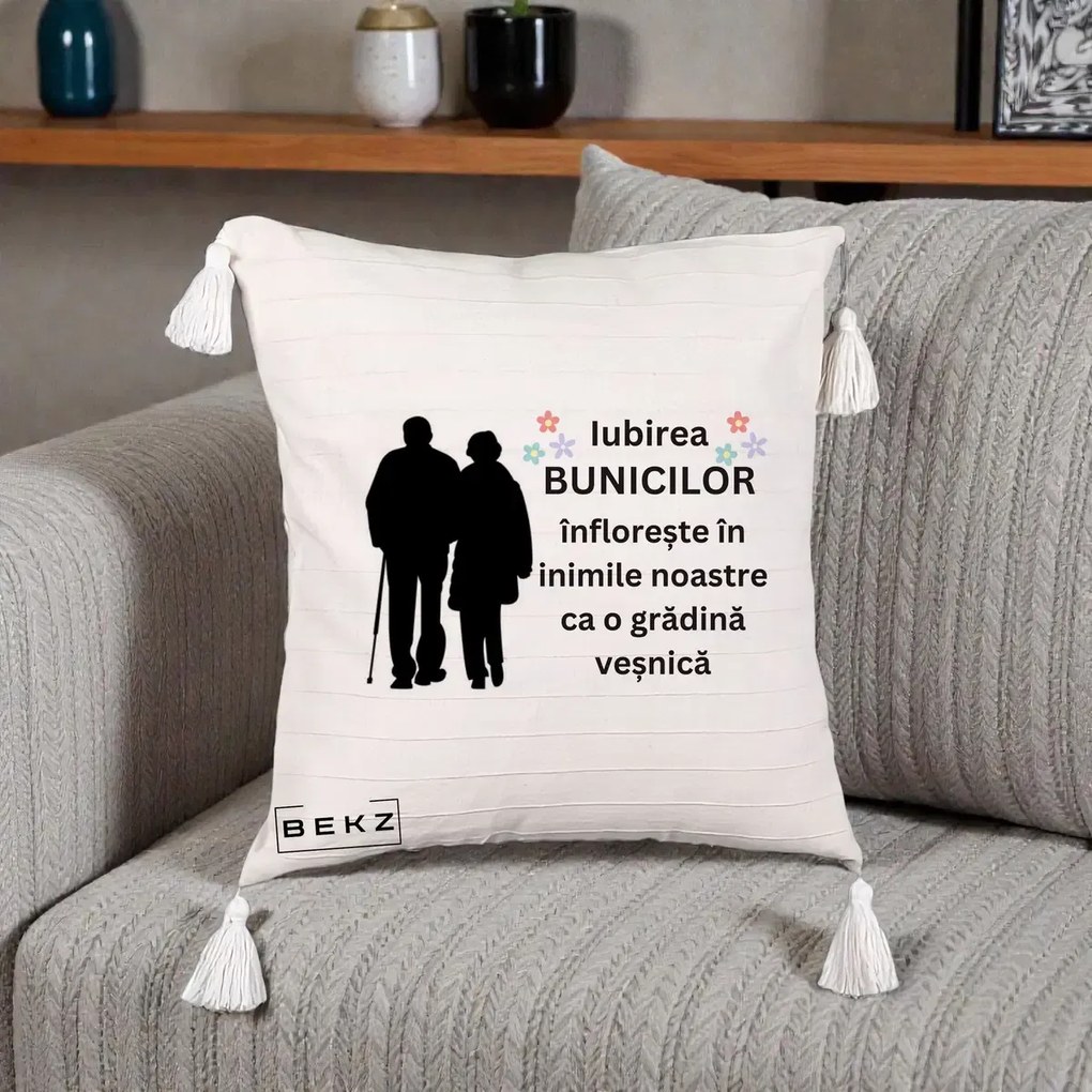 Cadou pentru Bunici - Perna Personalizata Bunicii Iubirea Infloreste Silueta Neagra Flori, 40x40 cm, Bej cu Franjuri, Husa Detasabila, Perna Inclusa, BEKZ®