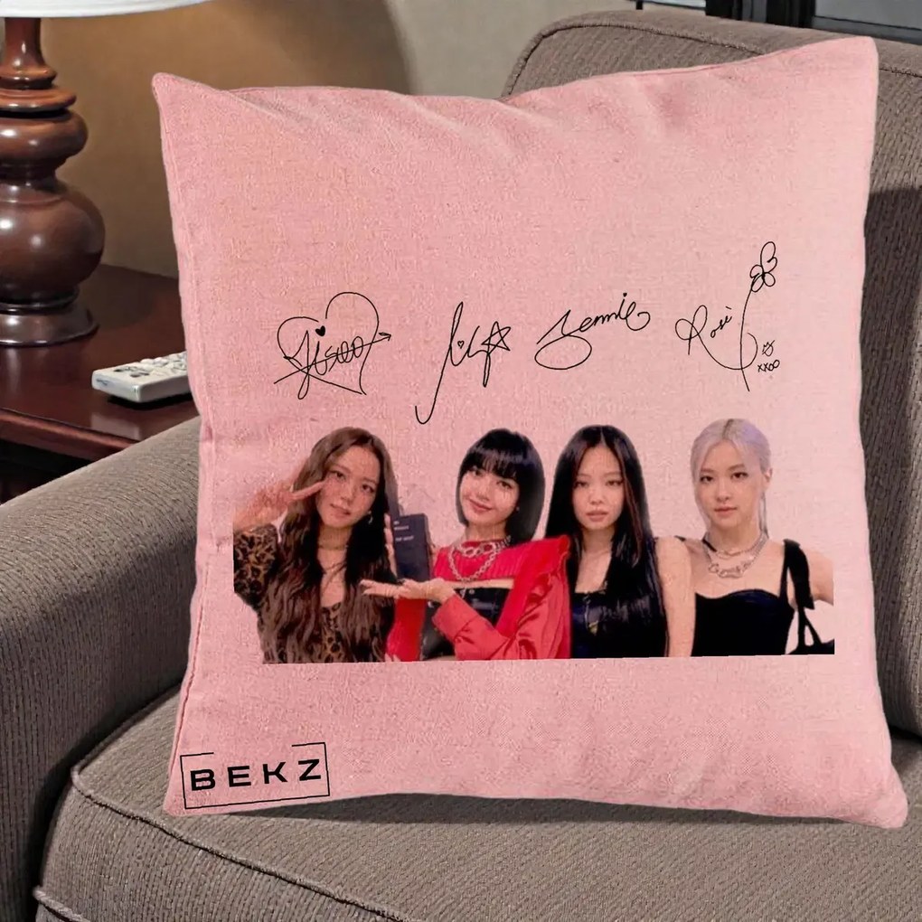 Perna Personalizata K-pop BLACKPINK Semnaturi, 40x40 cm, Roz, Husa Detasabila, Perna Inclusa, BEKZ®