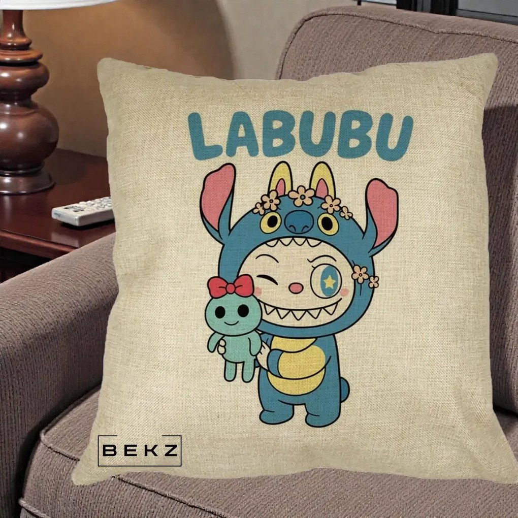 Perna Personalizata Labubu x Stitch cu Flori, 40x40 cm, Crem, Husa Detasabila, Perna Inclusa, BEKZ®