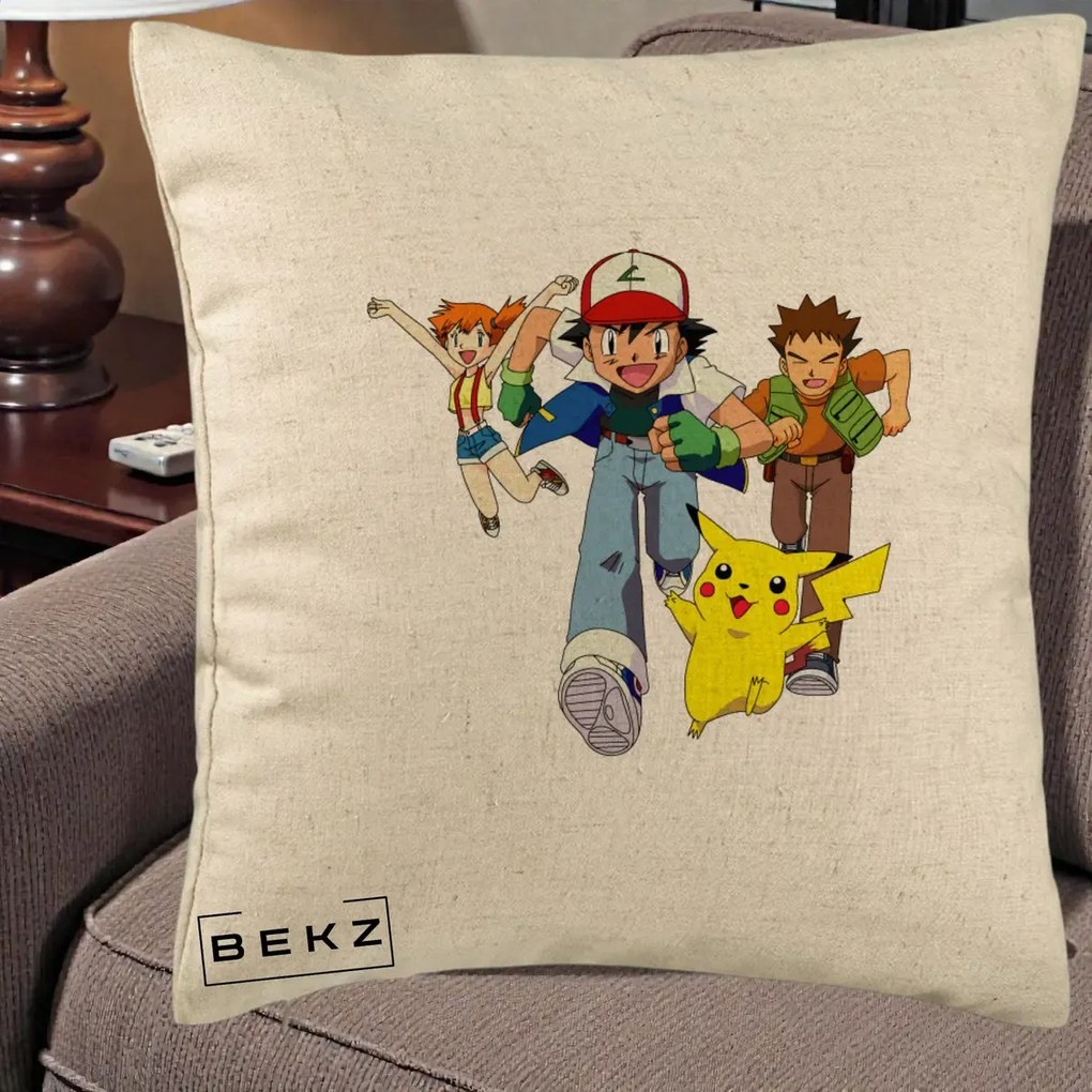 Perna Personalizata Pokemon Ash Misty Brock si Pikachu, 40x40 cm, Bej, Husa Detasabila, Perna Inclusa, BEKZ®