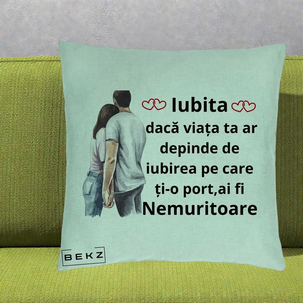 Cadou pentru Iubita - Perna Personalizata Iubita Nemuritoare cu Cuplu Acuarela Roz si Inimi, 40x40 cm, Verde Menta, Husa Detasabila, Perna Inclusa, BEKZ®