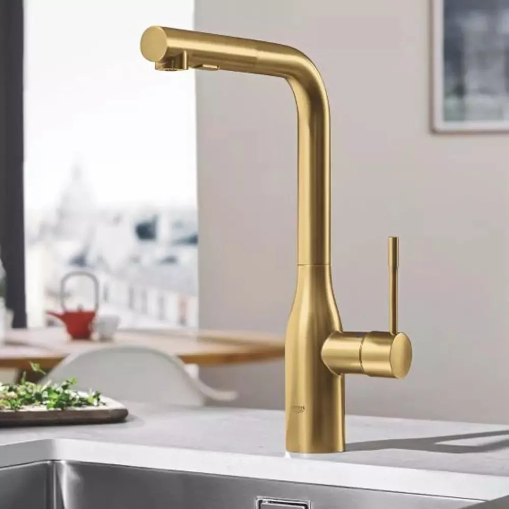 Baterie bucatarie cu dus extractabil Grohe Essence inalta auriu periat Cool Sunrise