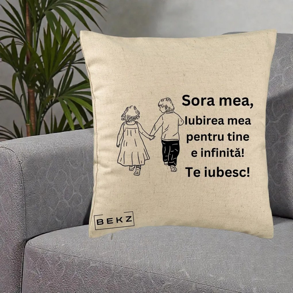 Cadou pentru Sora - Perna Personalizata Sora Mea Te Iubesc Copii Tinand Maini din Spate, 40x40 cm, Bej, Husa Detasabila, Perna Inclusa, BEKZ®