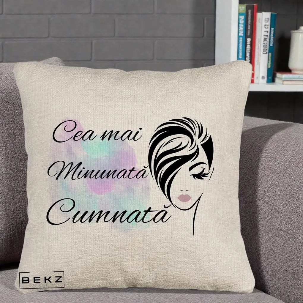 Cadou pentru Cumnata - Perna Personalizata Cea mai Minunata Cumnata cu Silueta Dama si Pete Multicolor, 40x40 cm, Bej Canapea, Husa Detasabila, Perna Inclusa, BEKZ®