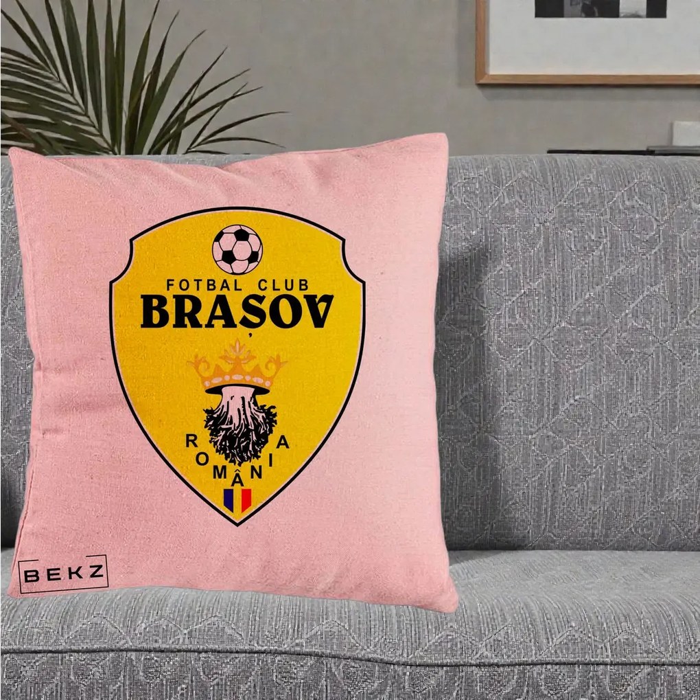 Perna Personalizata FC Brasov Fotbal Romania, 40x40 cm, Roz, Husa Detasabila, Perna Inclusa, BEKZ®