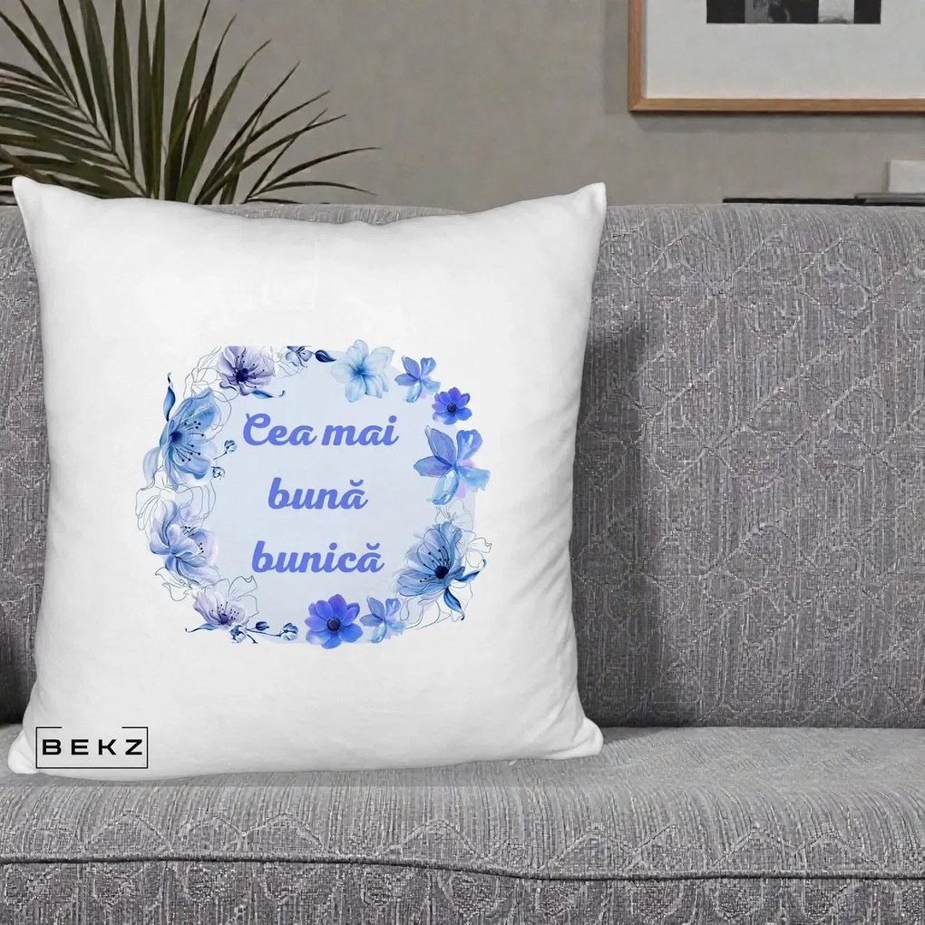 Cadou pentru Bunica - Perna Personalizata Cea Mai Buna Bunica Coronita Flori Albastre Acuarela, 40x40 cm, Alb Pufos, Husa Detasabila, Perna Inclusa, BEKZ®