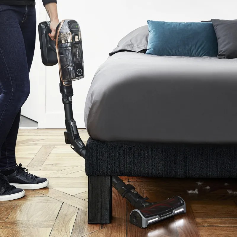 Aspirator vertical Rowenta X-Force Flex 15.60 RH99F1, 520W, 230AW, 0.9 litri, 32.4V, Autonomie 80 min, Auto power, LED, Display, Flex, Negru/Bronz