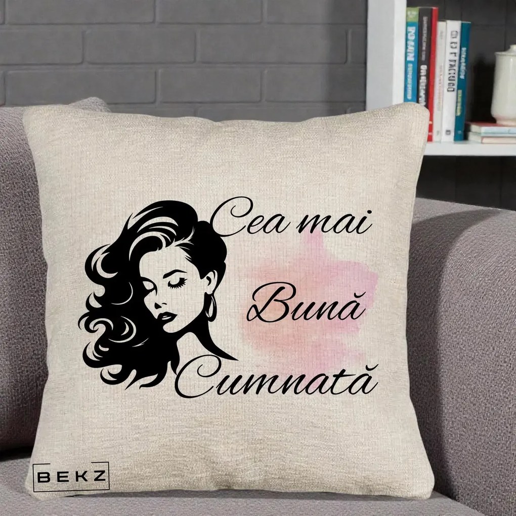 Cadou pentru Cumnata - Perna Personalizata Cea mai Buna Cumnata cu Silueta Dama si Pete Roz, 40x40 cm, Bej Canapea, Husa Detasabila, Perna Inclusa, BEKZ®