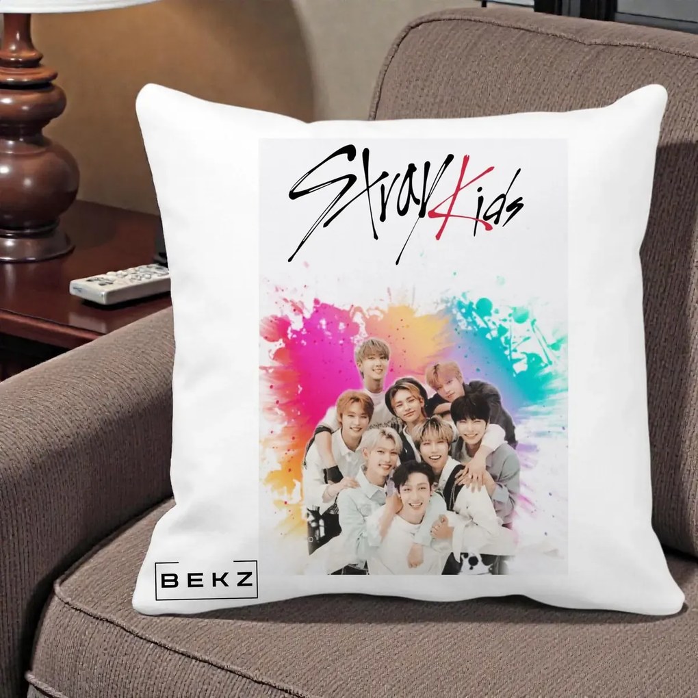Perna Personalizata K-pop Stray Kids cu Splash Multicolor, 40x40 cm, Alba Mata, Husa Detasabila, Perna Inclusa, BEKZ®