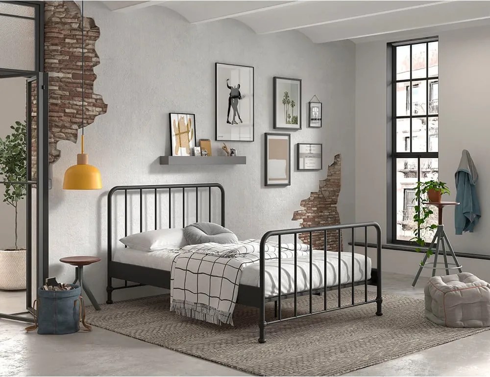 Pat single negru din metal cu somieră 140x200 cm BRONXX – Vipack