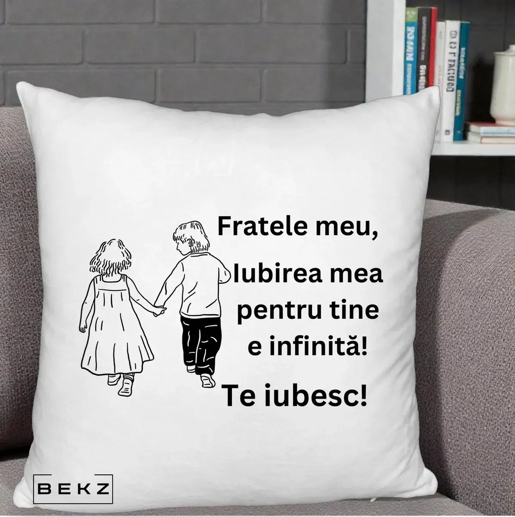 Cadou pentru Frate - Perna Personalizata Fratele Meu Te Iubesc Copii Tinand Maini Varianta 2, 40x40 cm, Alb Pufos, Husa Detasabila, Perna Inclusa, BEKZ®