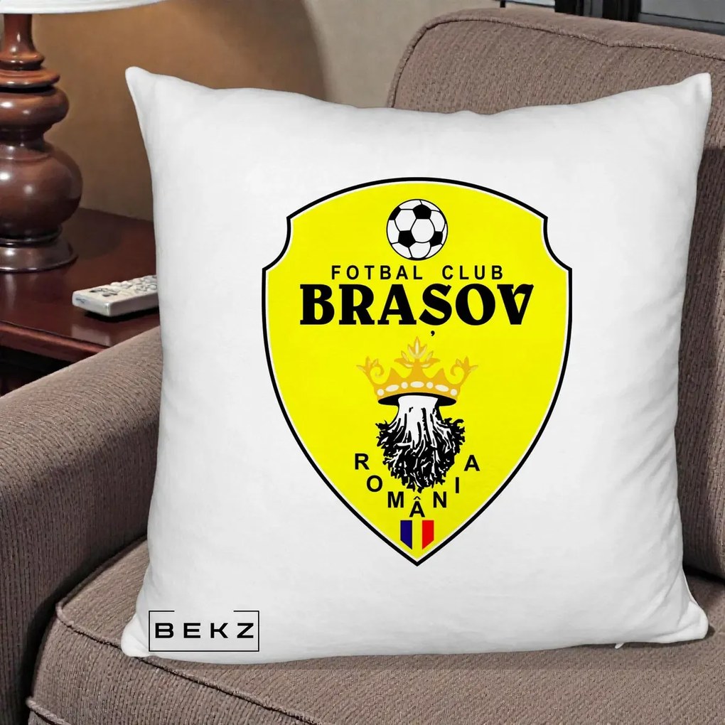 Perna Personalizata FC Brasov Fotbal Romania, 40x40 cm, Alb Pufos, Husa Detasabila, Perna Inclusa, BEKZ®