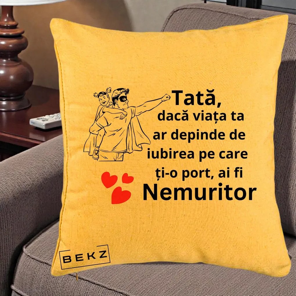 Cadou pentru Tata - Perna Personalizata Tata Nemuritor Supererou cu Masca, 40x40 cm, Galben, Husa Detasabila, Perna Inclusa, BEKZ®