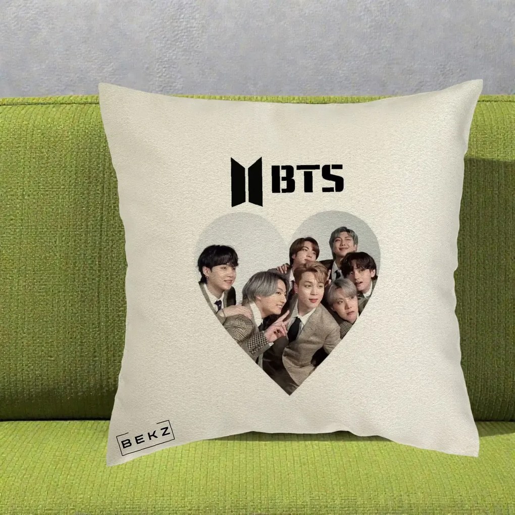 Perna Personalizata K-pop BTS Grup Fotografie in Inima, 40x40 cm, Ecru, Husa Detasabila, Perna Inclusa, BEKZ®