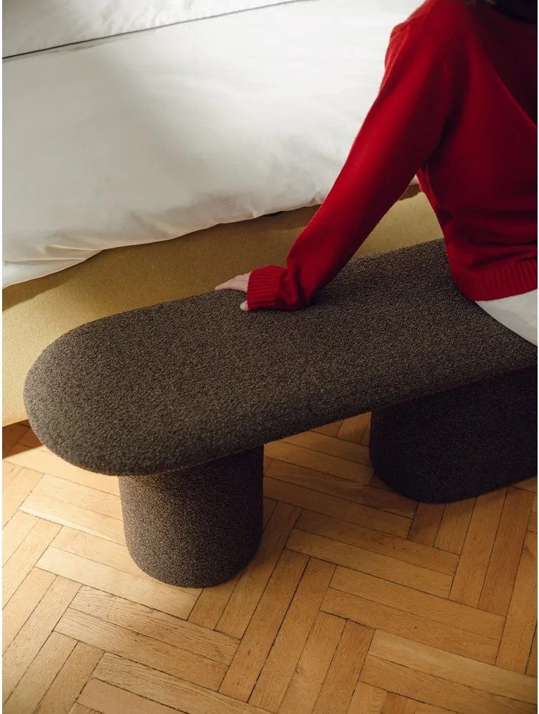 Bancă maro capitonată cu tapițerie din țesătură bouclé Rull – noo.ma