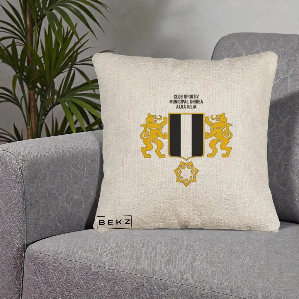 Perna Personalizata CSM Unirea Alba Iulia Fotbal, 40x40 cm, Bej Canapea, Husa Detasabila, Perna Inclusa, BEKZ®