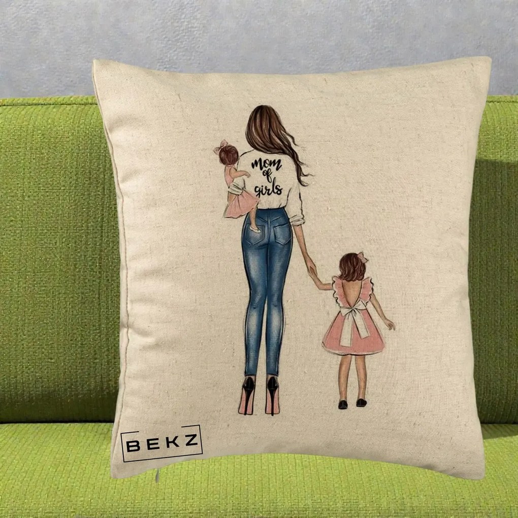 Cadou pentru Mama - Perna Personalizata Mom of Girls Mama cu Fetele, 40x40 cm, Bej, Husa Detasabila, Perna Inclusa, BEKZ®