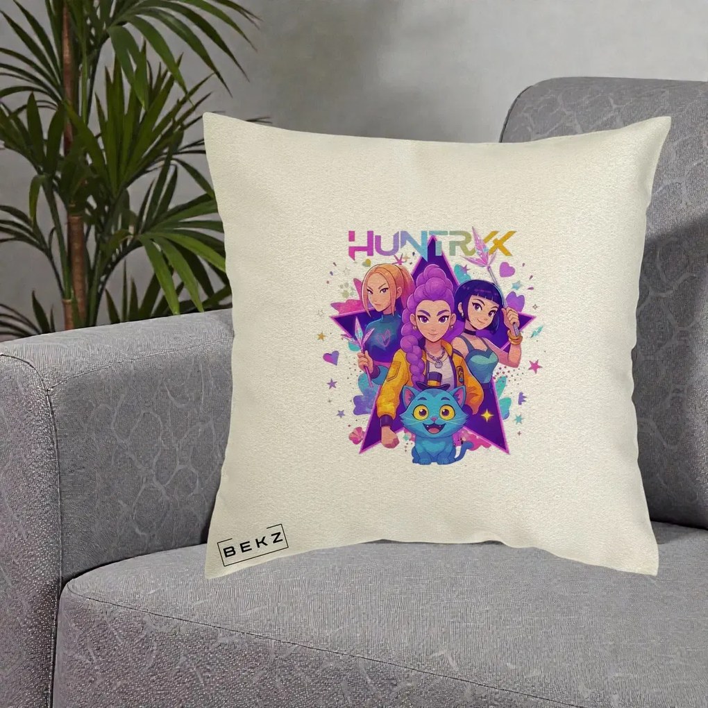 Perna Personalizata K-pop HUNTRX Trio cu Pisica Stele, 40x40 cm, Ecru, Husa Detasabila, Perna Inclusa, BEKZ®