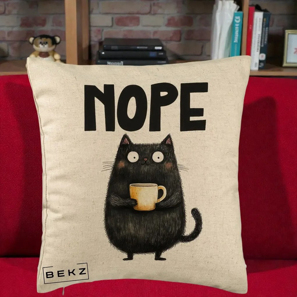 Perna Decorativa NOPE Pisica Neagra Cafea, 40x40 cm, Bej, Husa Detasabila, Perna Inclusa, BEKZ®