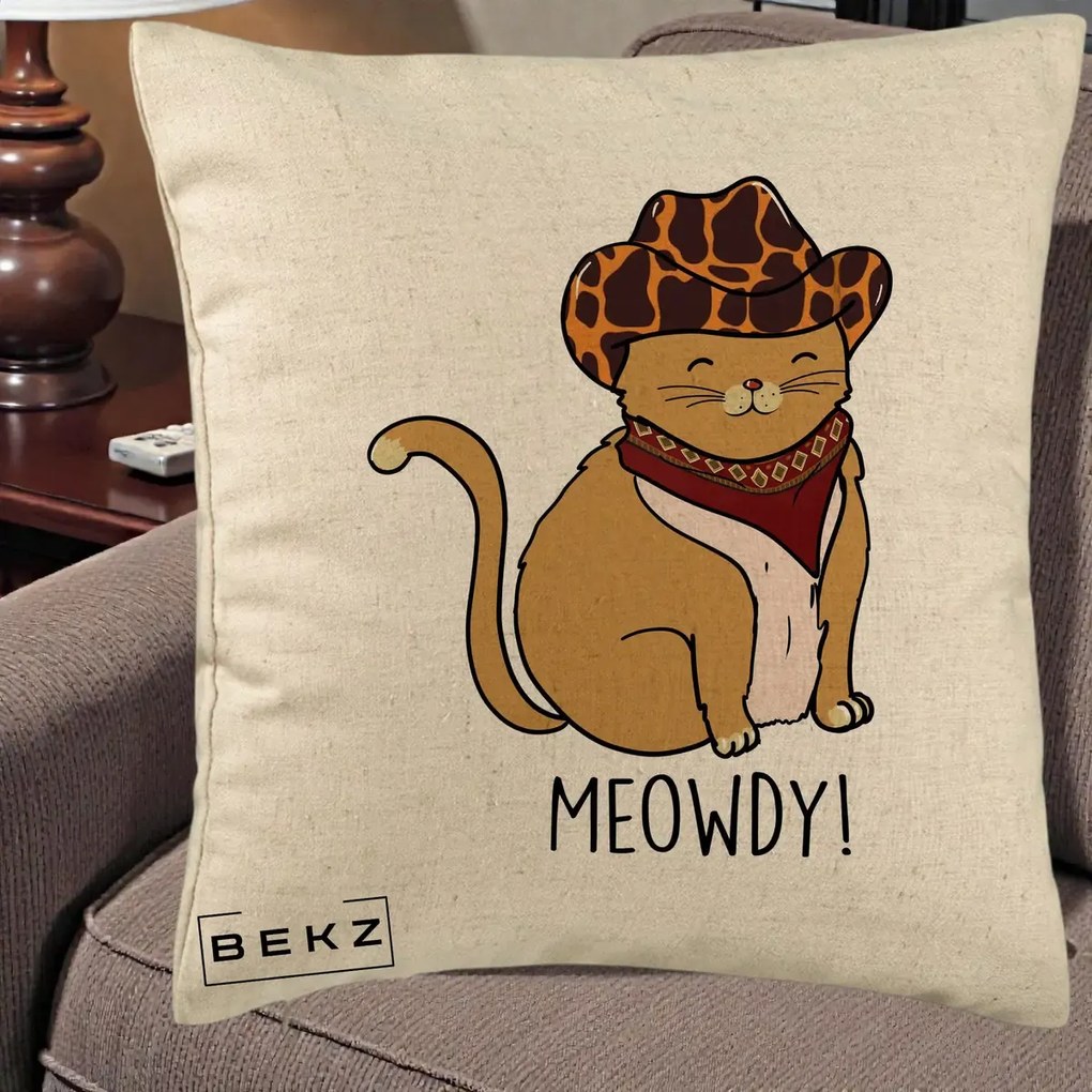 Perna Decorativa Pisica Cowboy Meowdy, 40x40 cm, Bej, Husa Detasabila, Perna Inclusa, BEKZ®